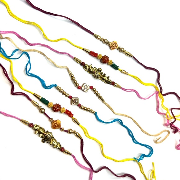 8 Pcs Set bracelets Traditional Design Rakhi - Picture 2 of 4